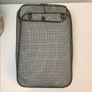 Wall wire pocket basket enclosed with lid